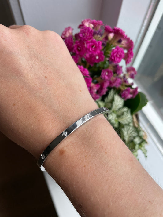 Klassieke armband met steentjes