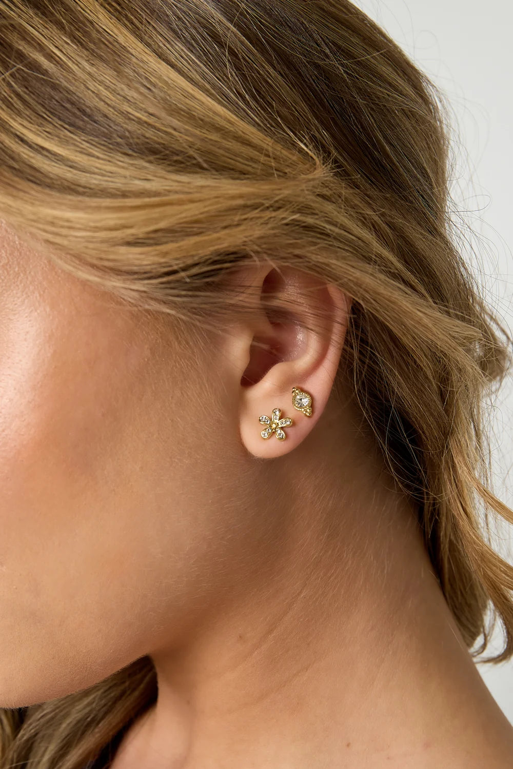Flower studs