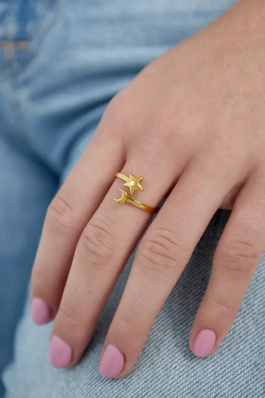 Goudkleurige ring met ster en maan